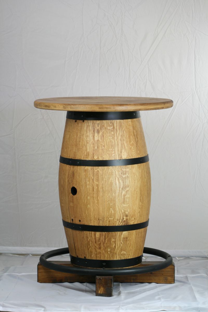Stehtisch aus einem verkleinertem Barriqefass Platte Massivholz 80 cm Durchmesser mit Fußkreuz und Fußring