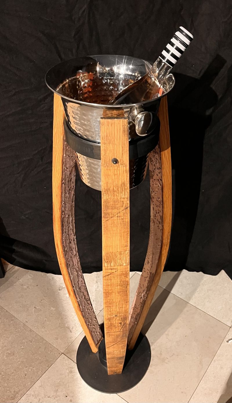 Weinkühler aus Barriuquefassdauben mit Behälter